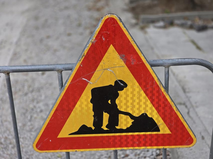 Заради подмяна на водопроводи, движението по част от улица \