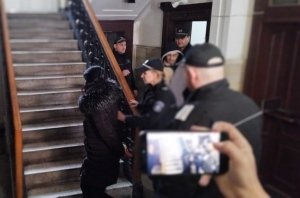 Гледат мерките на мъжа и жената, обвинени в убийства на животни (СНИМКИ)