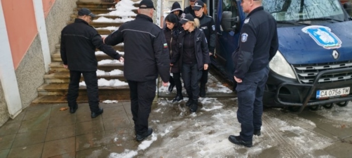 Мъжът и жената, обвинени в убийства на животни, остават за постоянно в ареста (ВИДЕО+СНИМКИ)