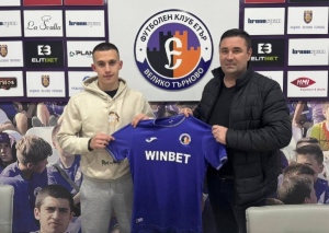 Костадин Белалиев вече официално е част от първия отбор на „Етър“