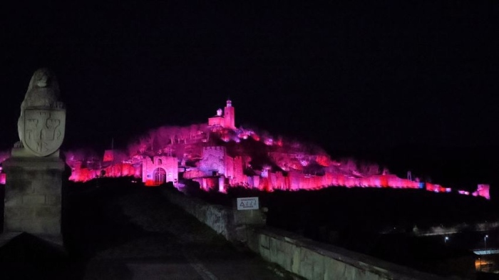 Сърце на любовта пред Царевец и „Звук и светлина“ за 14 февруари във В. Търново