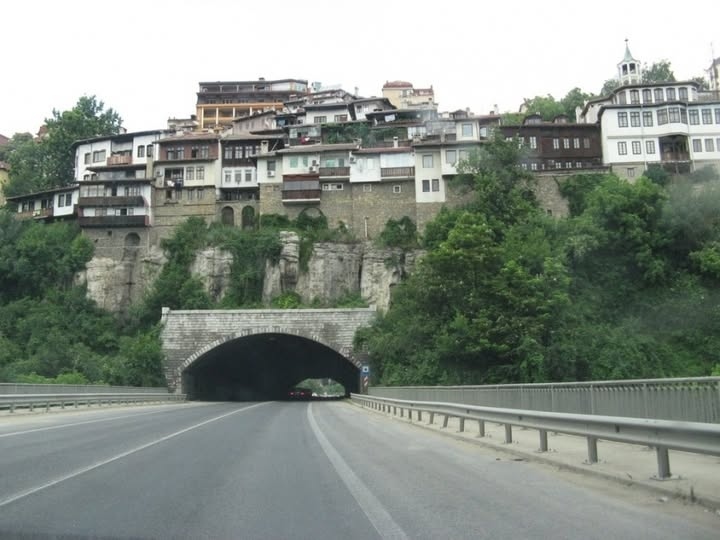 Областният управител изиска информация за обезопасяването и ремонта на тунелите „Велчова завера“ и „Боруна“