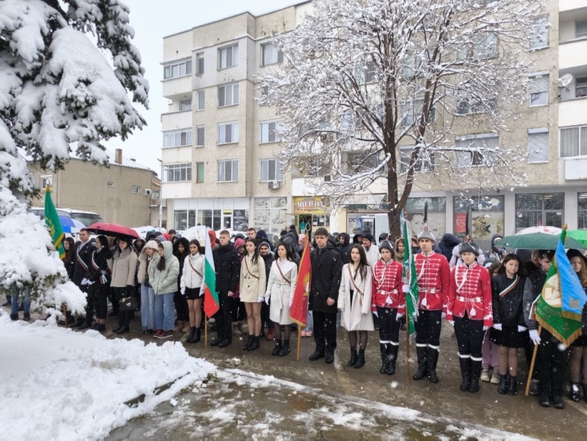 Павликени се поклони пред паметта на Васил Левски