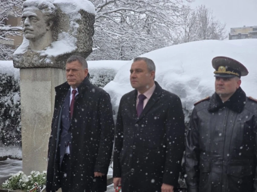 Горнооряховчани се преклониха пред паметта на Васил Левски