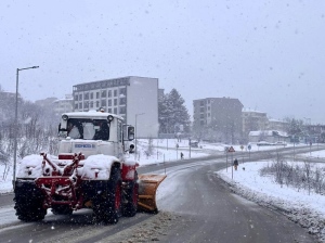 Главните улици и маршрутите на транспорта във Велико Търново са почистени до асфалт