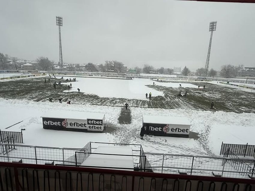 ВЪПРЕКИ СНЕГА: Мач на \
