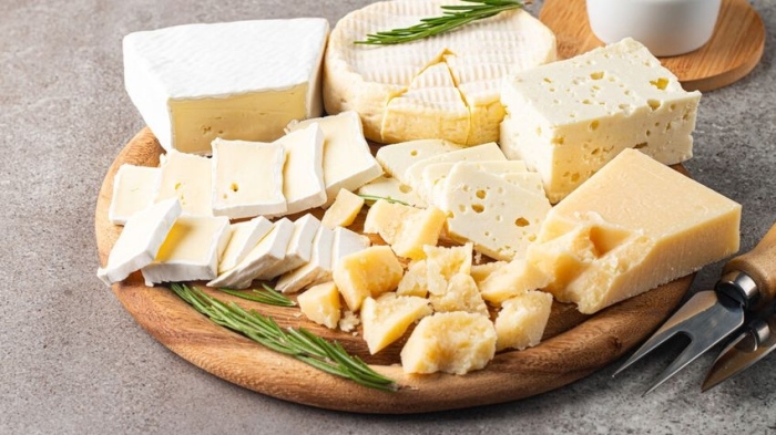 Над 10 тона имитиращи сирене продукти на пазара: Как да различим истинското