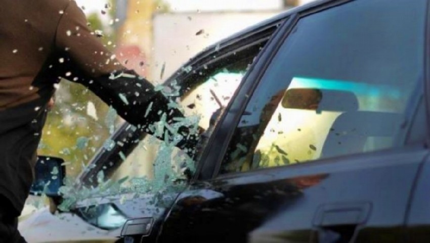 Разпра между двама мъже в Бяла черква завърши с потрошен автомобил