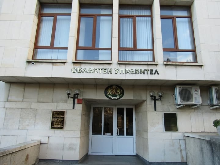 РЗИ докладва на Областния управител Валентин Михайлов: Неприятните миризми от завод „Кроношпан“ са предпоставка за повишаване на здравния риск