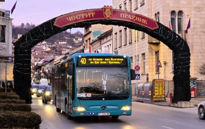 Дамите ще пътуват безплатно на 8 март в градските автобуси на обществения превозвач „Надежда“
