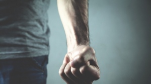 Мъж от Ореш преби майка си