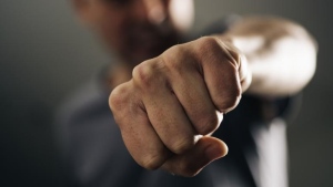 Баща преби дъщеря в свищовско