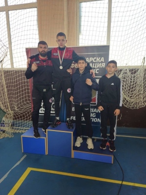 Състезателят на БК \"Локомотив\" Маноел Чокев е вицешампион на България по бокс за ученици в категория до 48 кг.