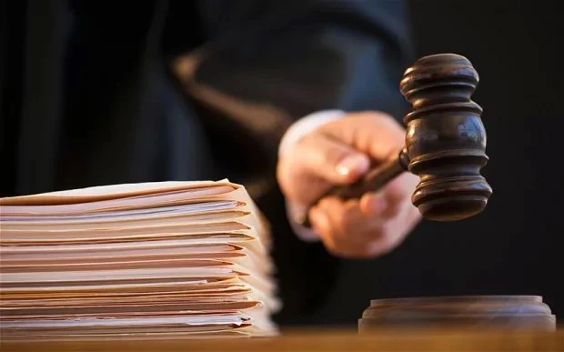 200 евро глоба за мъж от Стражица хвърлил бутилка по кола