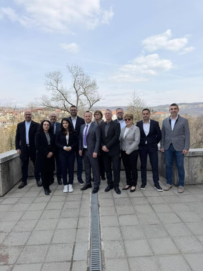 Коалиция „Продължаваме Промяната - Демократична България “ регистрира листата си във Велико Търново