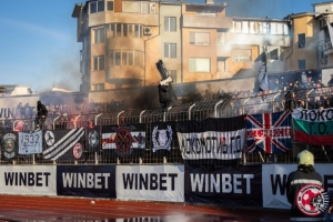 Солена глоба за “Локо” (ГО) за бомбичките на стадион “Ивайло”