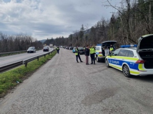 Полицията проведе специализирана акция по метода \"широкообхватен контрол\" на главен път В.Търново - Русе