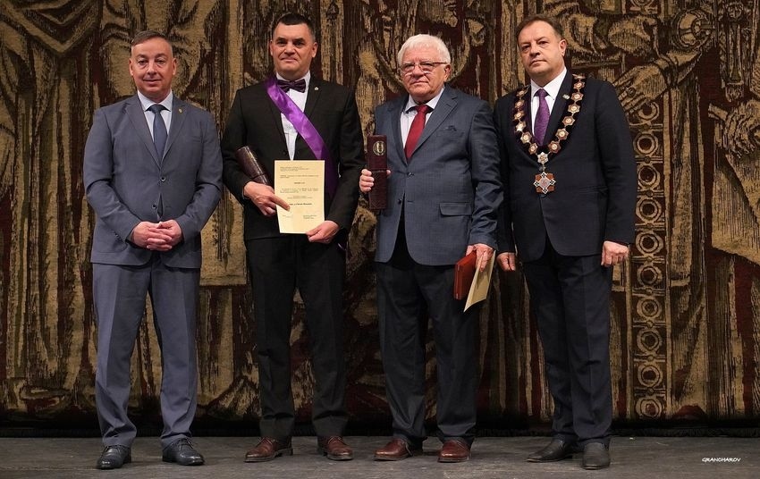 Проф. Свилен Маслянков и Мария Манева  са новите почетни граждани на Старата столица