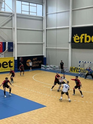 Локомотив победи Спартак и гледа към плейофите на А-РХГ