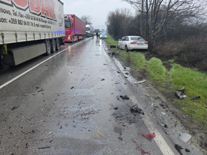 Тежка катастрофа с четирима пострадали затвори пътя Русе - Велико Търново (СНИМКИ)