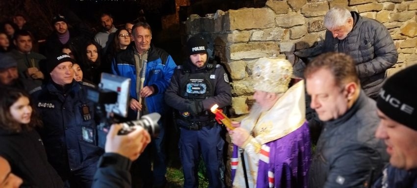 Стотици посрещнаха Великден на крепостта Царевец (СНИМКИ) 