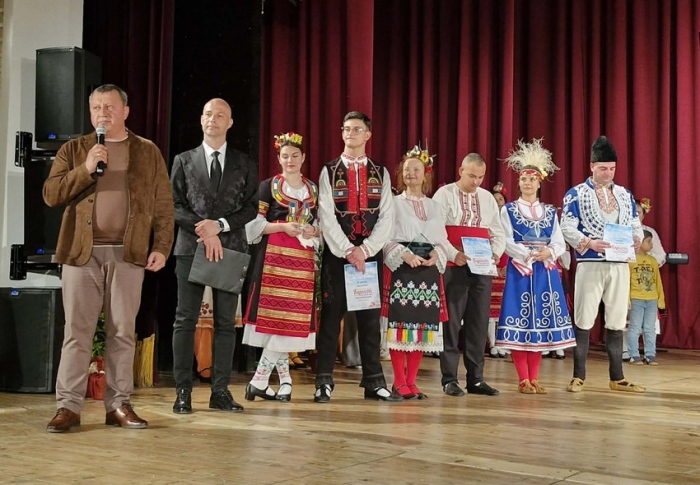 Фолклорният фестивал „Букет от ритми“ отдаде почит към своя основател Петя Петрова