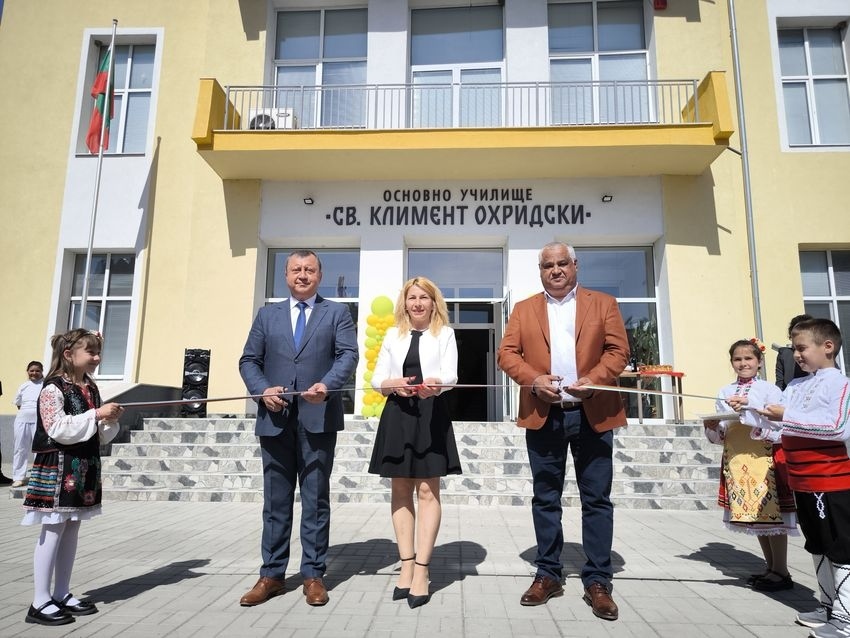 Официално беше открита обновената сграда на ОУ „Св. Климент Охридски“ в Павликени