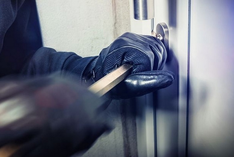 Двама мъже от Петко Каравелово са обвинени в опит за домова кражба
