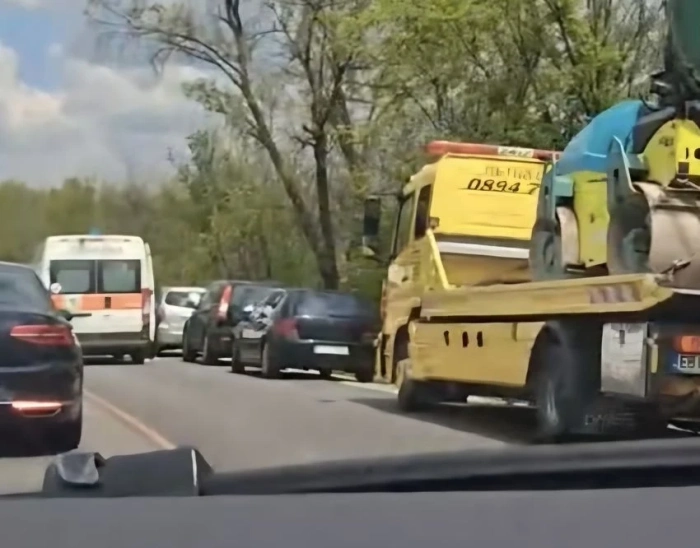 Верижна катастрофа затруднява движението по пътя Русе - Велико Търново 