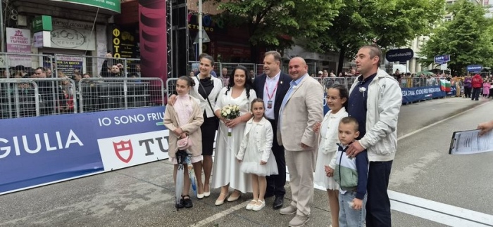 ЕХО ОТ GIRO D\'ITALIA във Велико Търново: Младоженци преминаха по финалното трасе (СНИМКИ+ВИДЕО)