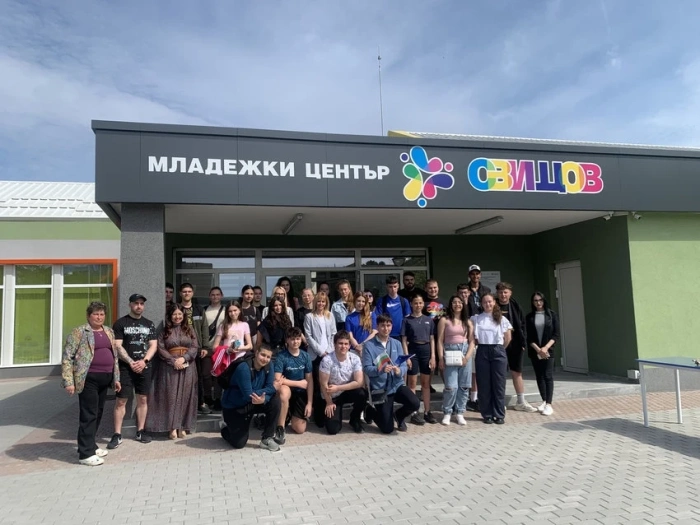 Ученици от четири училища отбелязаха заедно Деня на Европа в Младежки център - Свищов