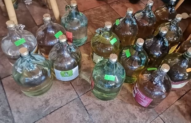 Разследват кражба на домашен алкохол във Велико Търново 