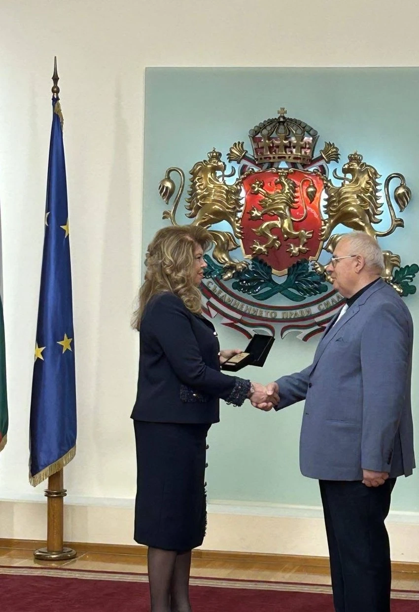 Д-р Иван Александров е удостоен с Почетен знак на Президента на Република България