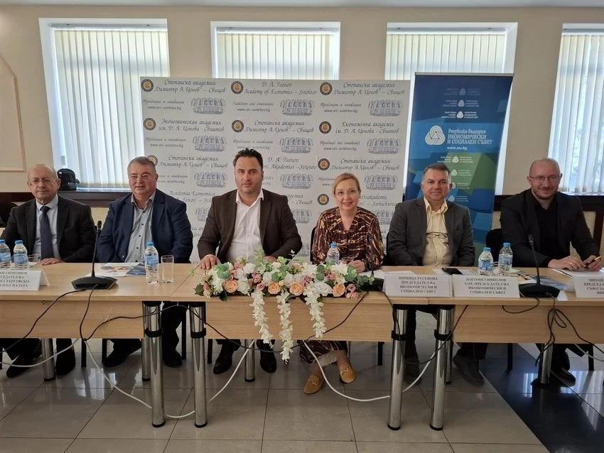Кръгла маса, посветена на българската икономика, проведоха в Свищов Академията и ИСС