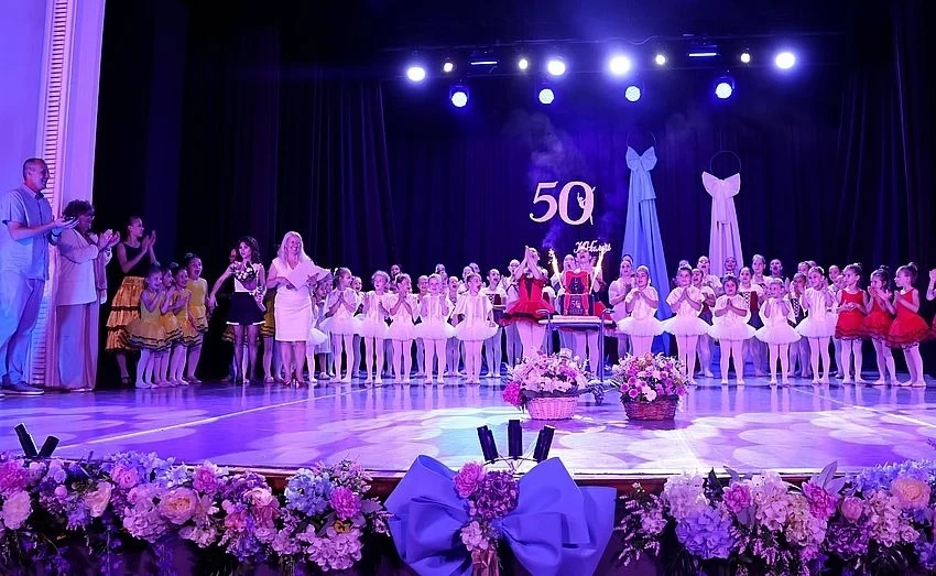Завладяващ спектакъл на Танцова школа „Ритъм“ беляза 50 г. балет в Лясковец
