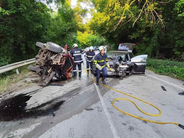 Починал е единият водач от вчерашната катастрофа на пътя между Свищов и с. Вардим