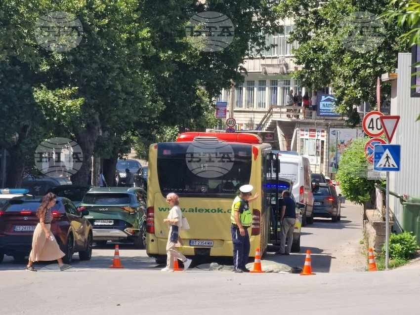 Загиналата днес пешеходка във Велико Търново е на 73 години