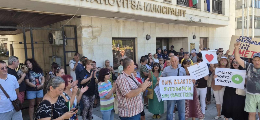 5 НА 5 ГЛАСА: Общинската избирателна комисия в Горна Оряховица не успя да освободи кмета Николай Рашков (СНИМКИ+ВИДЕО)