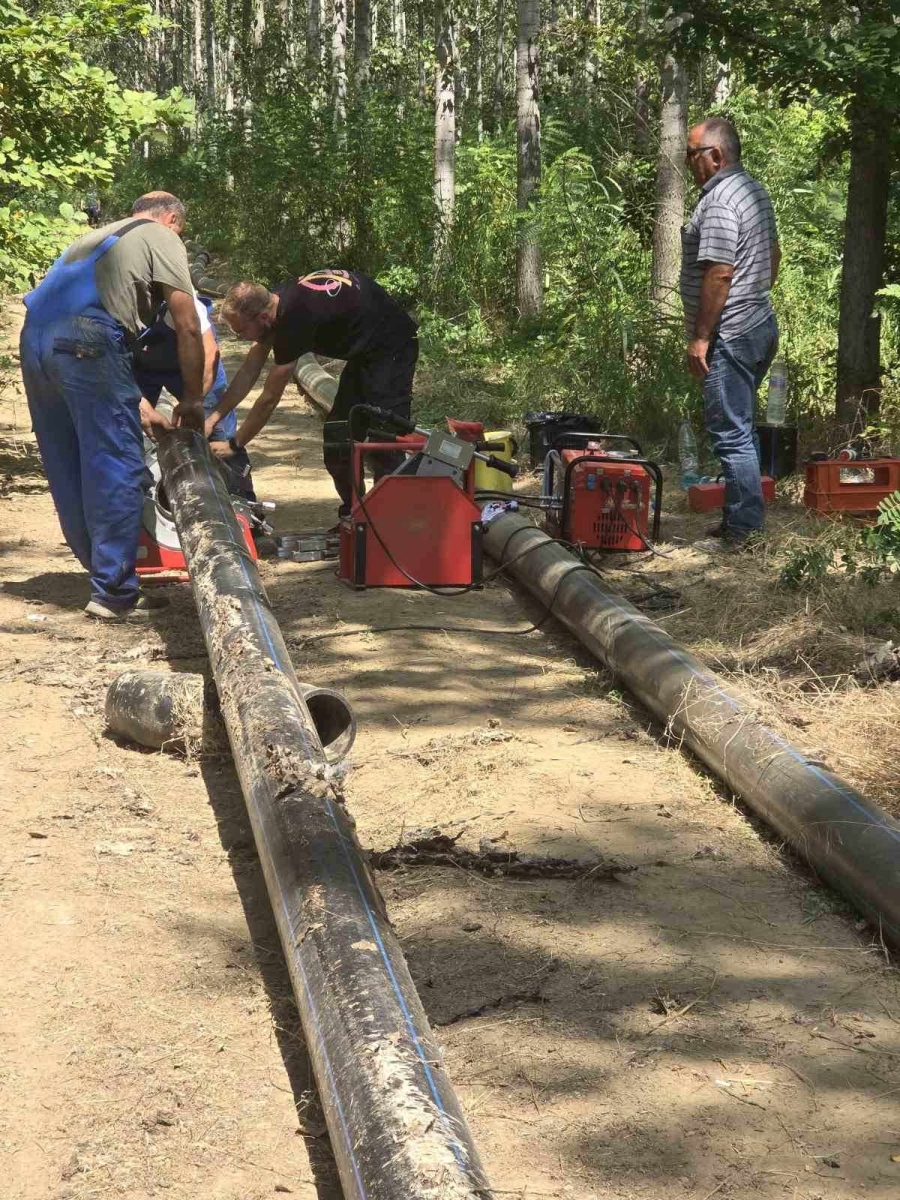 Напредват в усилията си по изграждане на захранващия водопровод ВиК служителите в община Свищов