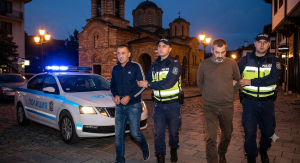 Двама известни на полицията са задържани за арогантно поведение и хулиганство във Велико Търново