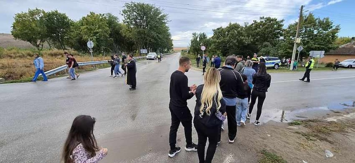 „През ден има катастрофи“: Протест заради опасното кръстовище в Обединение