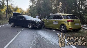 Челен сблъсък между такси и лек автомобил затруднява движението край Арбанаси (СНИМКА)