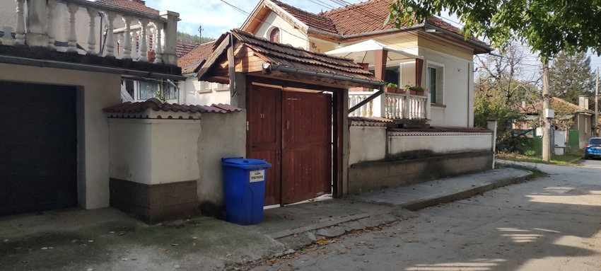 Дързък грабеж в Горна Оряховица: Нахлуха в дома на възрастна жена и задигнаха злато