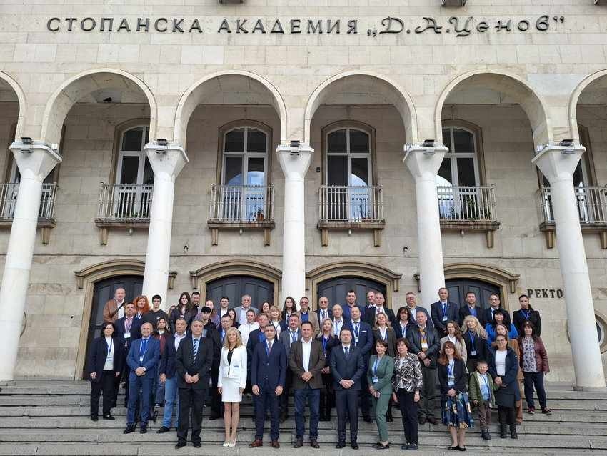Национална конференция срещна в Свищовската академия представители на научните среди и експерти в застрахователната и осигурителната практика